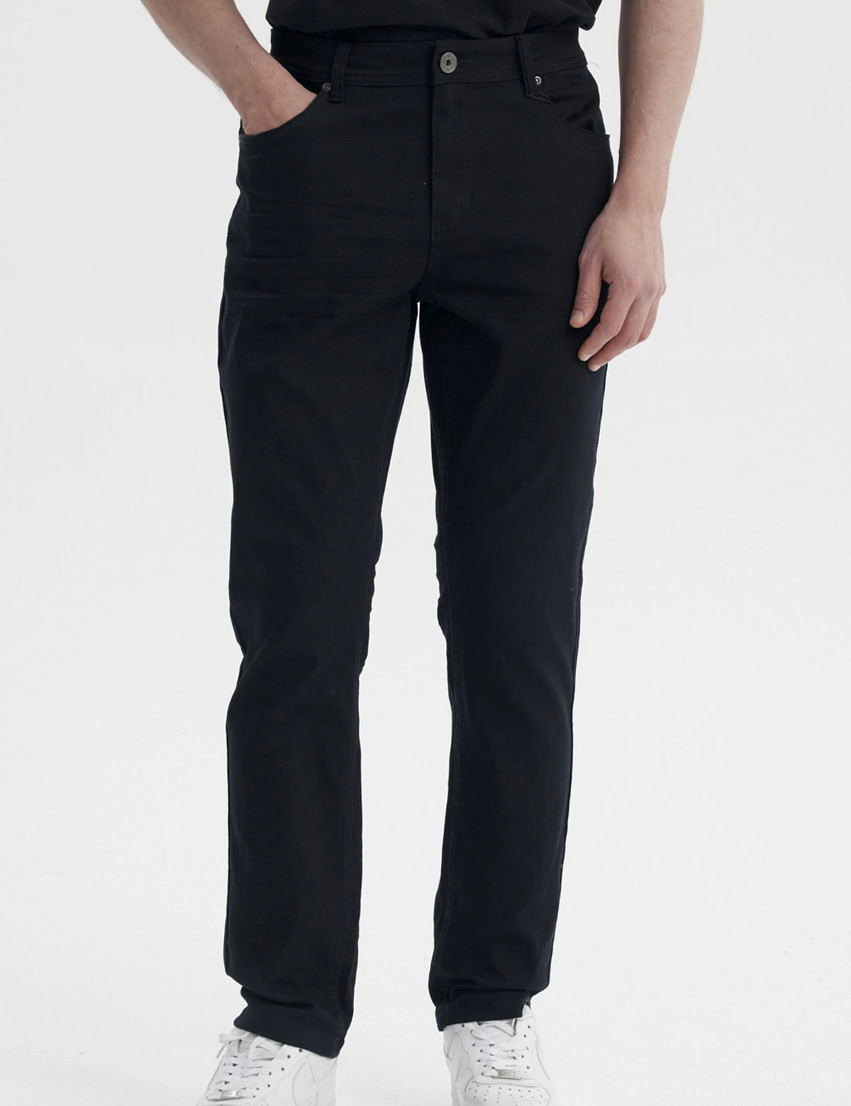 Jeans slim hombre negro con diseño liso y ajuste clásico