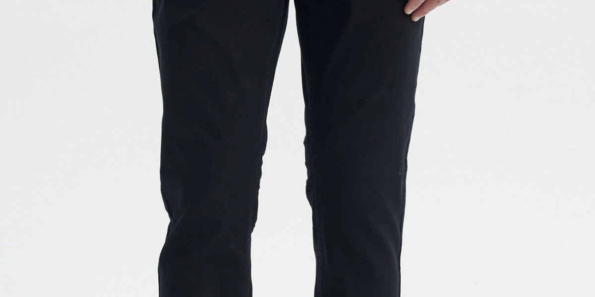 Jeans slim hombre negro con diseño liso y ajuste clásico