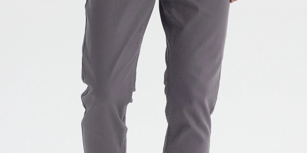 Jeans slim gris para hombre con diseño liso y ajuste moderno