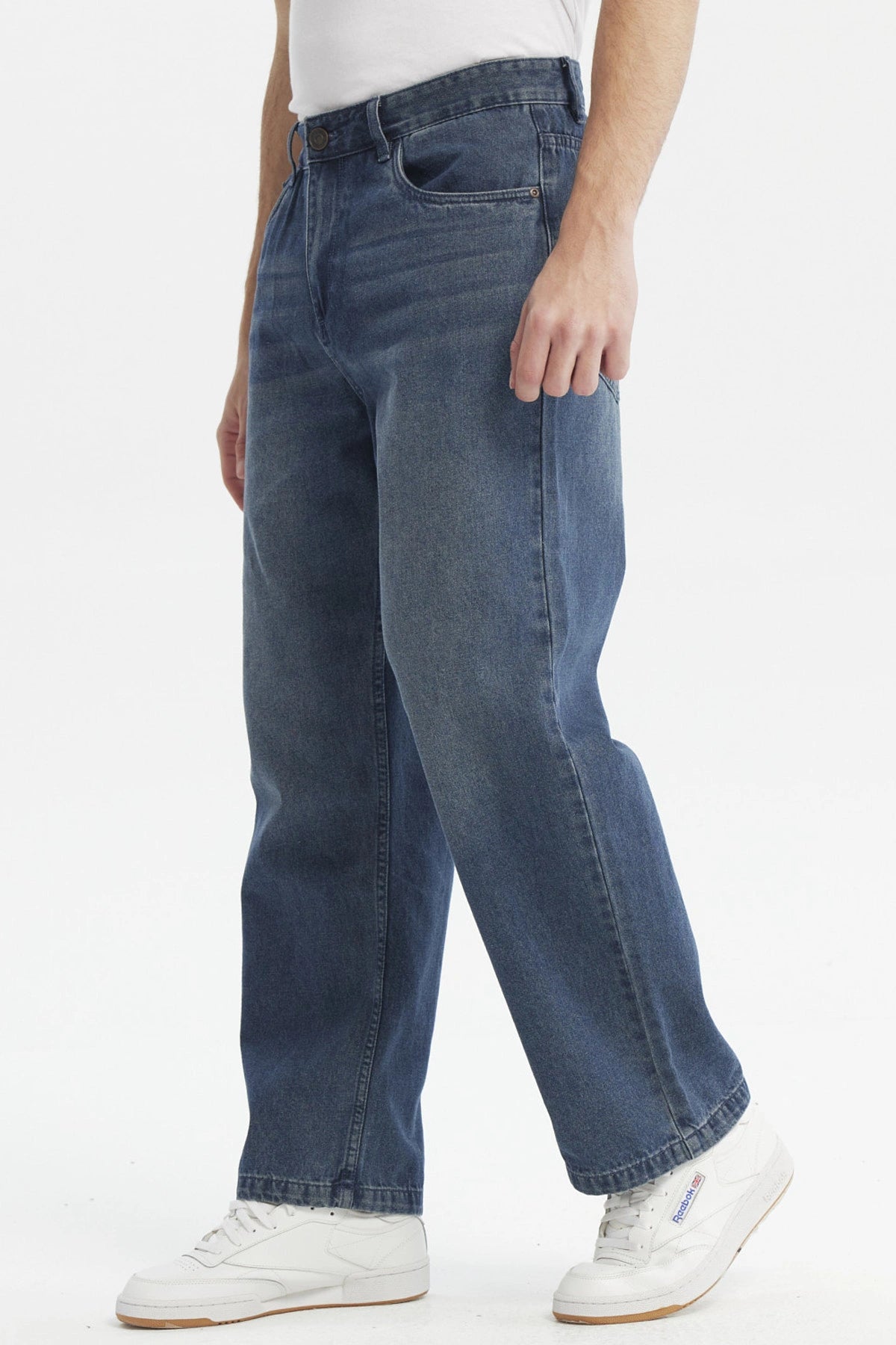 Jeans rectos para hombre en azul retro con efecto lavado sin estampa visibles cómodos y casuales