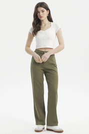 Jeans rectos verde militar mujer con diseño liso y cierre de botón frontal visibles