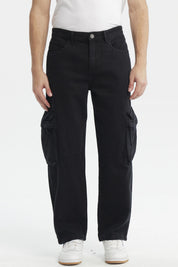 Jeans baggy multicargo negro para hombre con bolsillos laterales grandes y diseño liso ideal para un estilo urbano casual