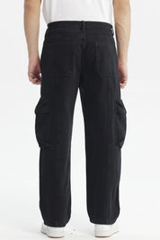 Jeans baggy multicargo negro para hombre con bolsillos laterales grandes y diseño liso ideal para un estilo urbano casual