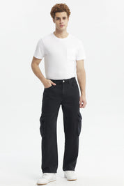 Jeans baggy multicargo negro para hombre con bolsillos laterales grandes y diseño liso ideal para un estilo urbano casual
