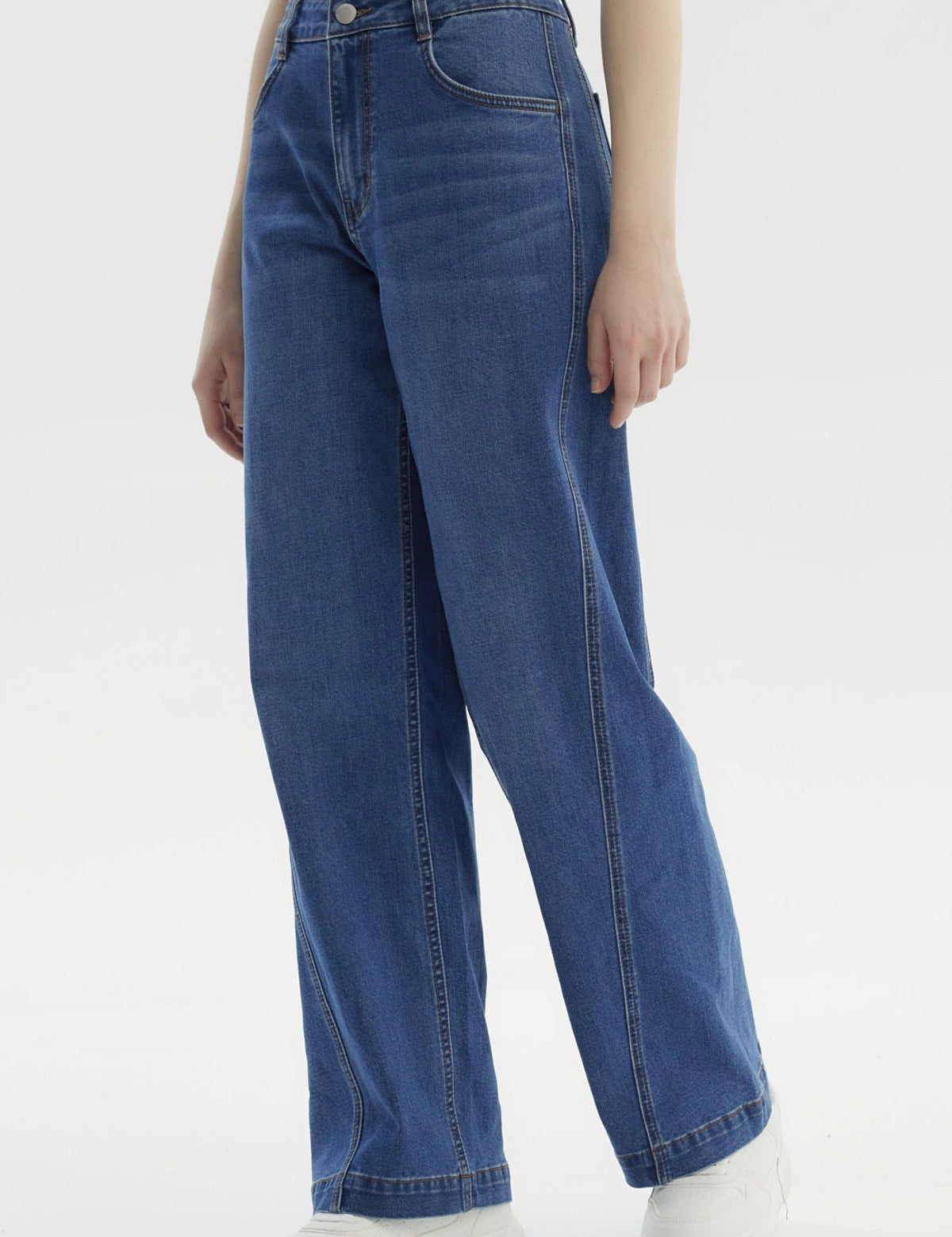 Jeans rectos azul mujer con diseño liso y costuras visibles ideales para un look casual diario