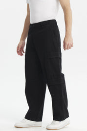 Jeans baggy negro para hombre con bolsillos cargo laterales estilo casual y urbano