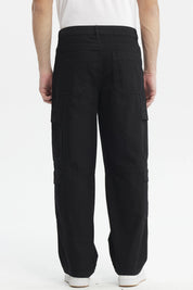 Jeans baggy negro para hombre con bolsillos cargo laterales estilo casual y urbano