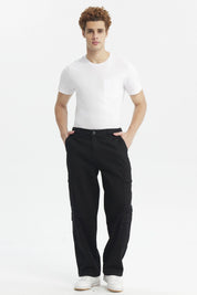 Jeans baggy negro para hombre con bolsillos cargo laterales estilo casual y urbano