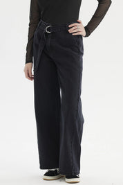 Jeans mujer wide leg negro con cinturón ajustable y corte holgado ideal para un look casual y cómodo prenda lisa