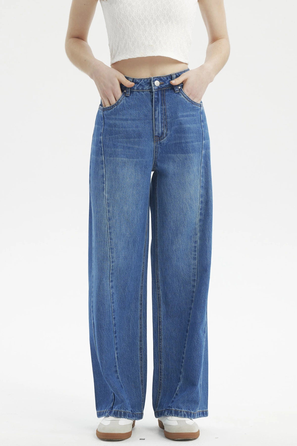 Jeans baggy mujer azul con diseño liso de pierna ancha y costuras visibles estilo casual