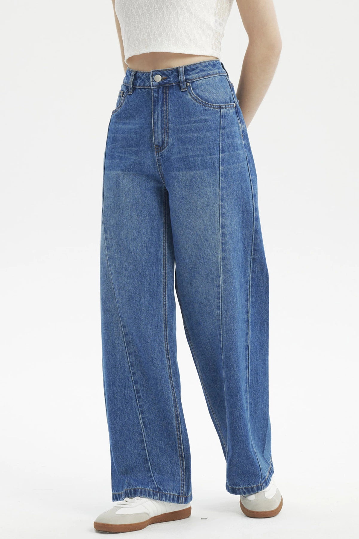 Jeans baggy mujer azul con diseño liso de pierna ancha y costuras visibles estilo casual