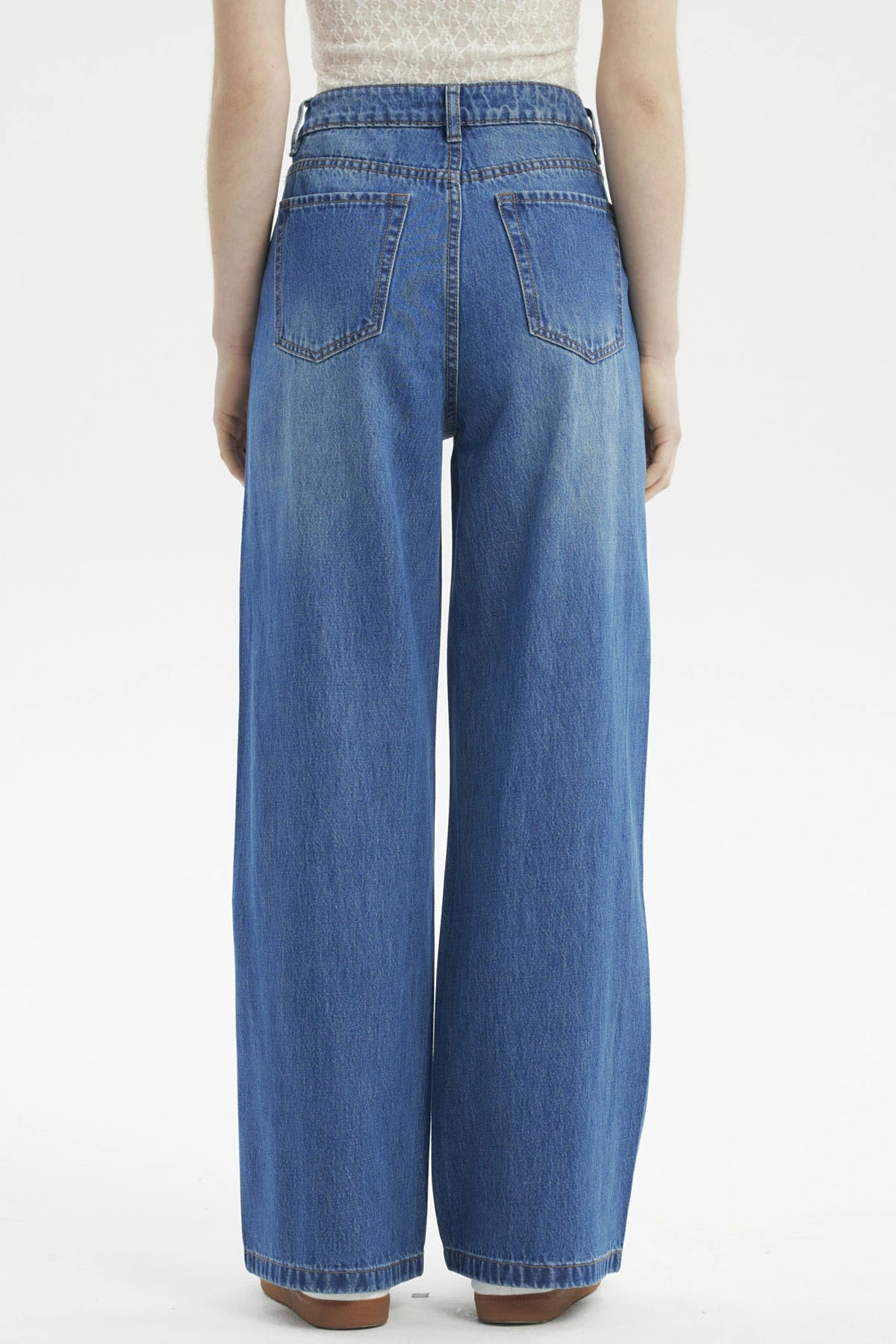 Jeans baggy mujer azul con diseño liso de pierna ancha y costuras visibles estilo casual