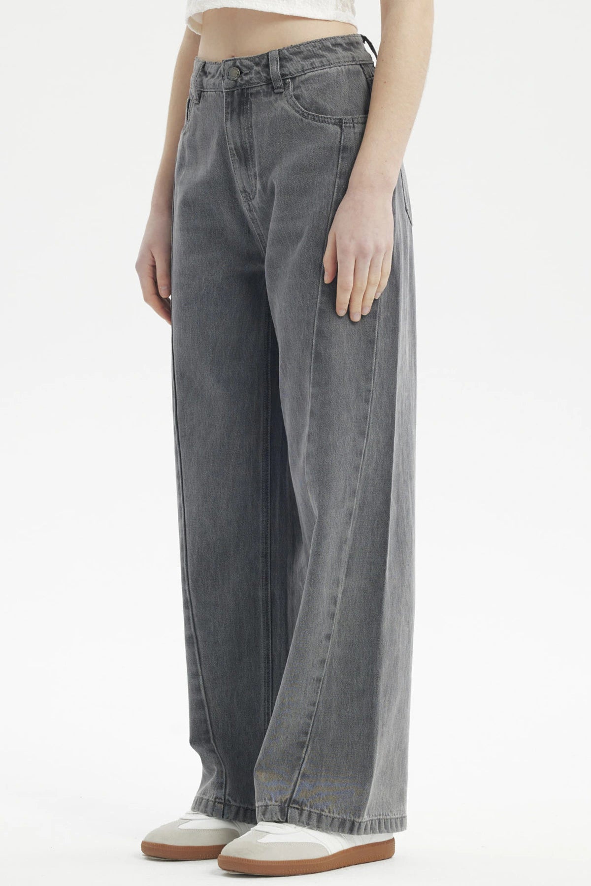 Jeans mujer baggy gris de tiro alto con diseño liso y ajuste relajado ideal para un look casual moderno