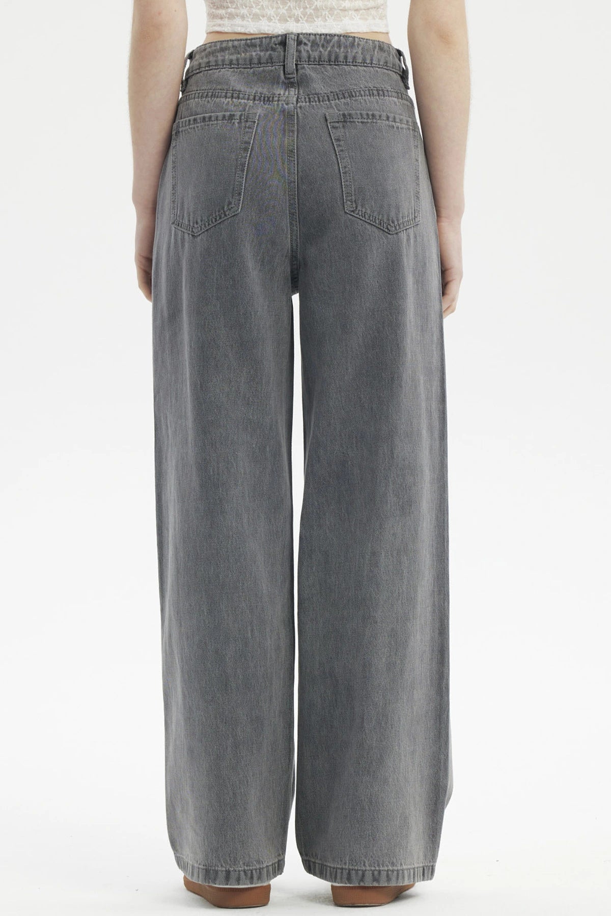 Jeans mujer baggy gris de tiro alto con diseño liso y ajuste relajado ideal para un look casual moderno