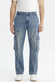 Jeans hombre straight azul claro con bolsillos cargo grandes en los laterales estilo casual urbano sin estampa lisa