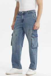 Jeans hombre straight azul claro con bolsillos cargo grandes en los laterales estilo casual urbano sin estampa lisa