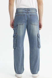 Jeans hombre straight azul claro con bolsillos cargo grandes en los laterales estilo casual urbano sin estampa lisa