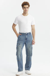 Jeans hombre straight azul claro con bolsillos cargo grandes en los laterales estilo casual urbano sin estampa lisa