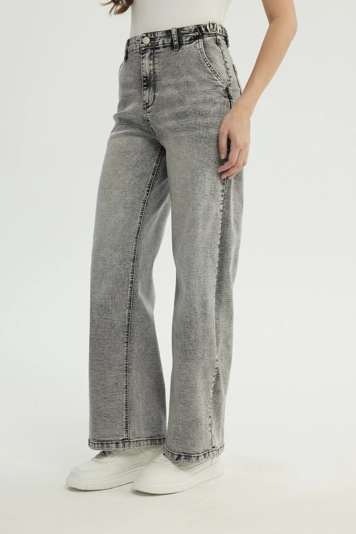 Jeans Mujer Calce Recto Gris