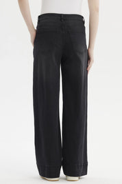 Jeans mujer wide leg negro diseño liso estilo clásico con corte recto amplio hasta el suelo sin estampa visible