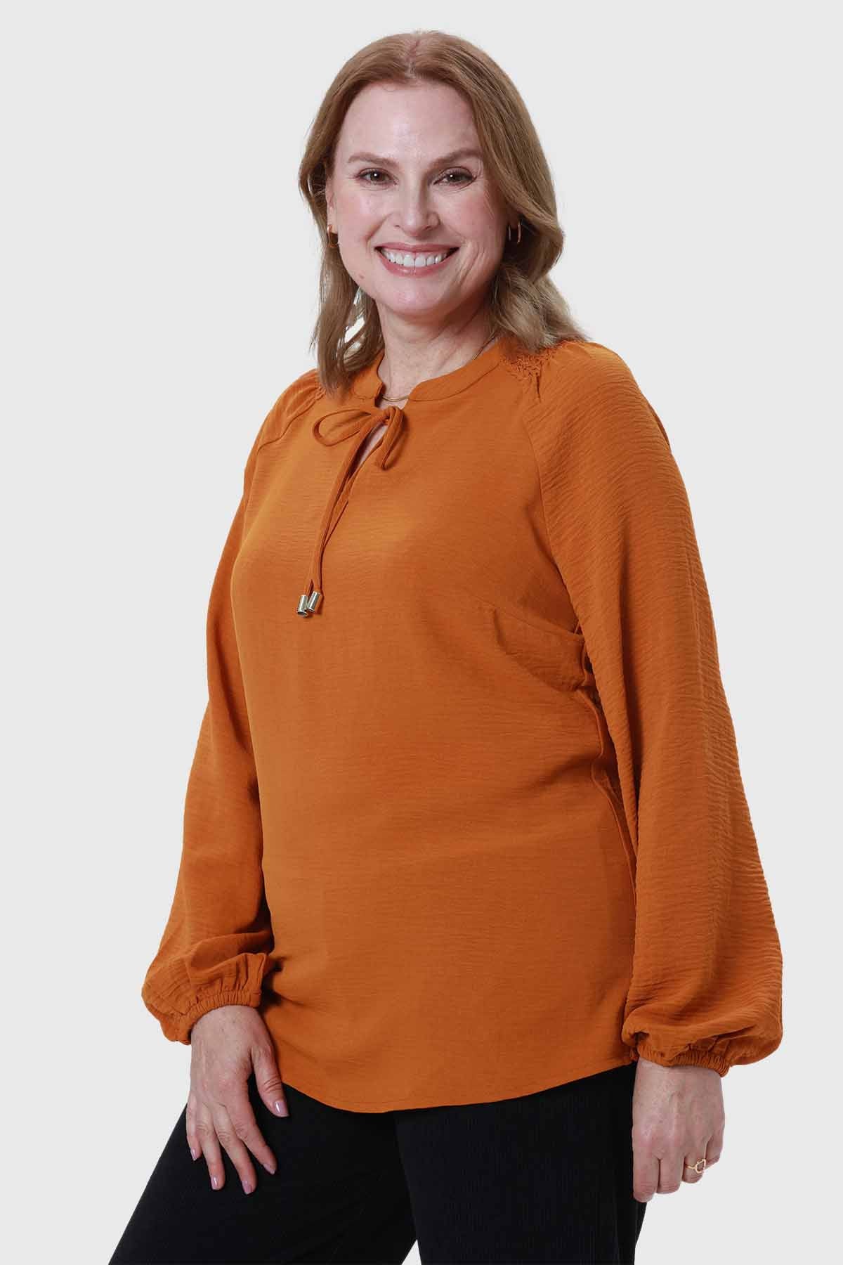 Blusa Mujer Con Plisado Camel