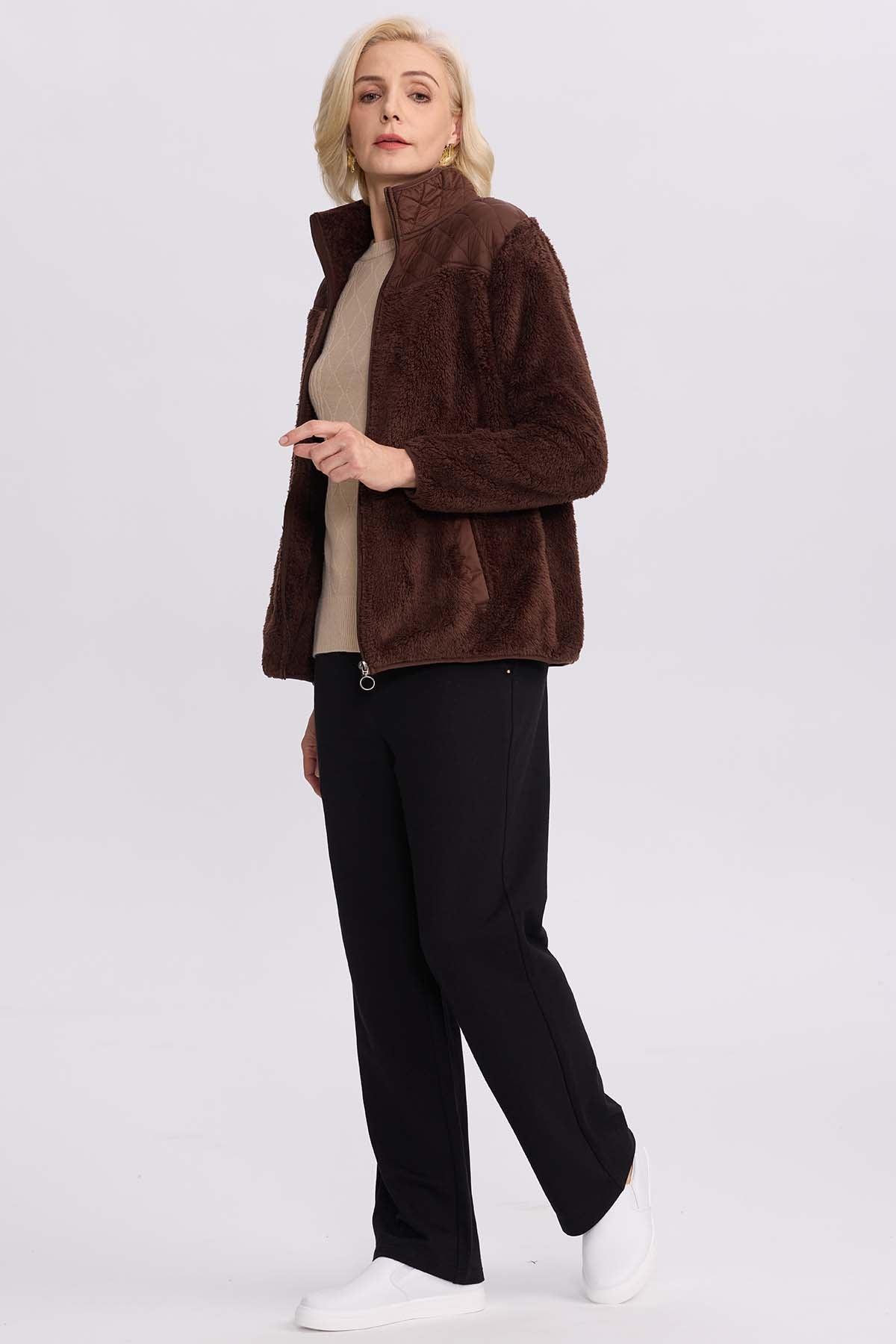 Polar Mujer Con Acolchado Y Cierre Café