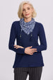 Sweater azul liso mujer con pañuelo estampado