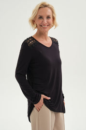 Polera Mujer Con Detalle Macramé Negro