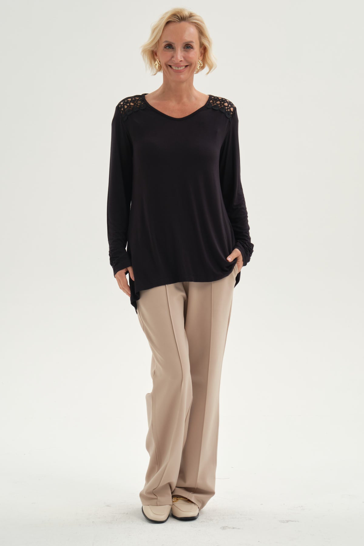 Polera Mujer Con Detalle Macramé Negro
