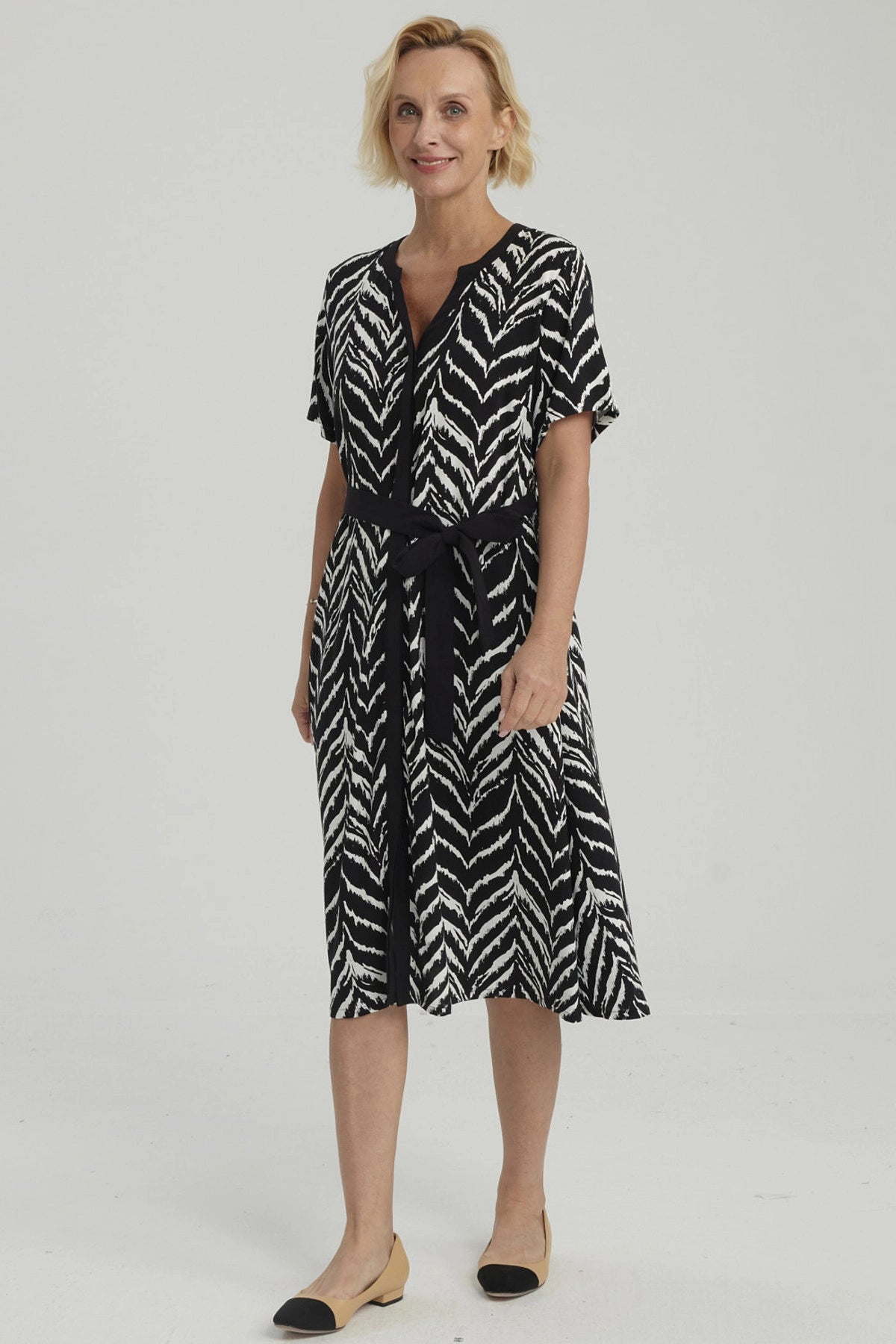 Vestido Mujer Con Cinturón Negro