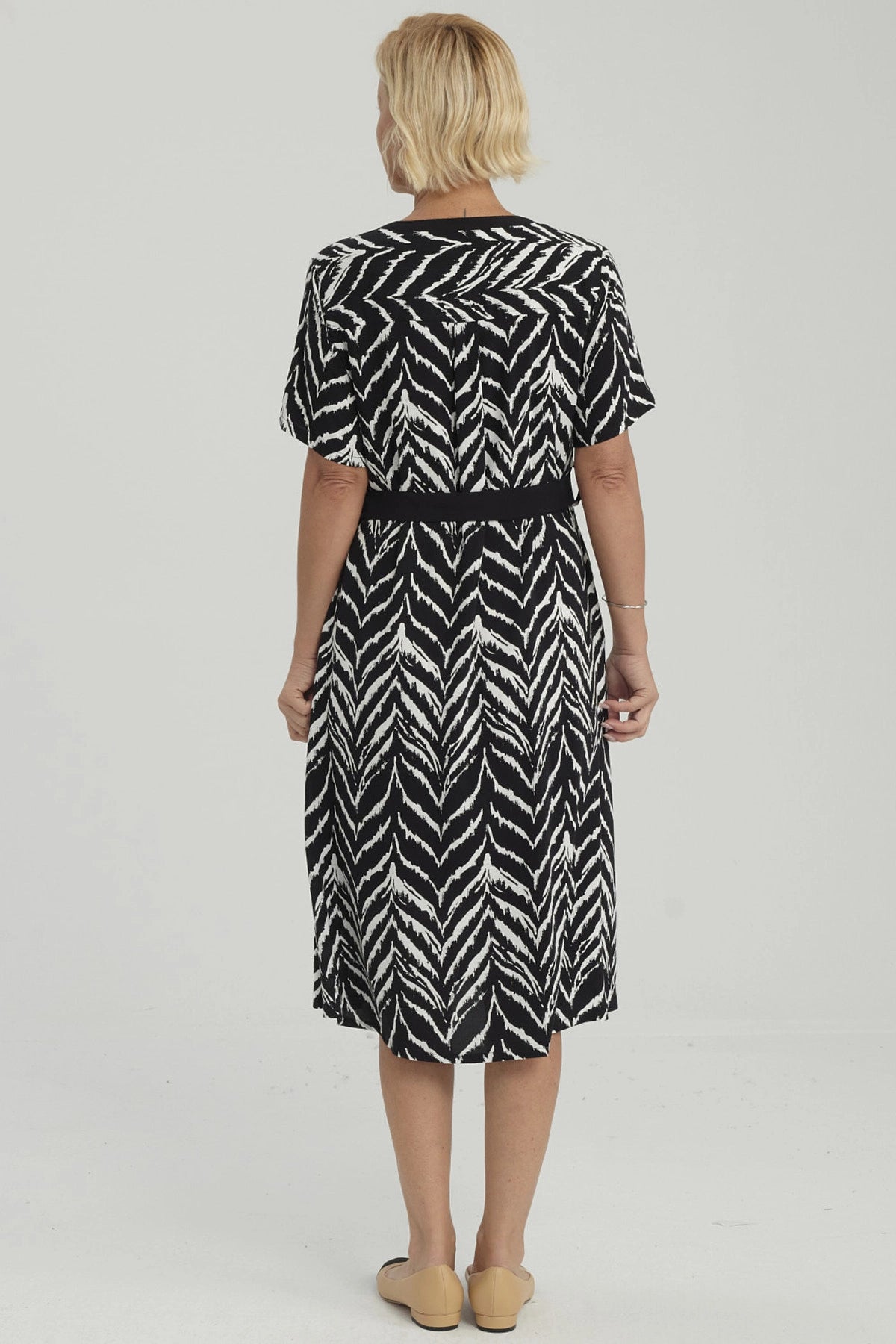 Vestido Mujer Con Cinturón Negro