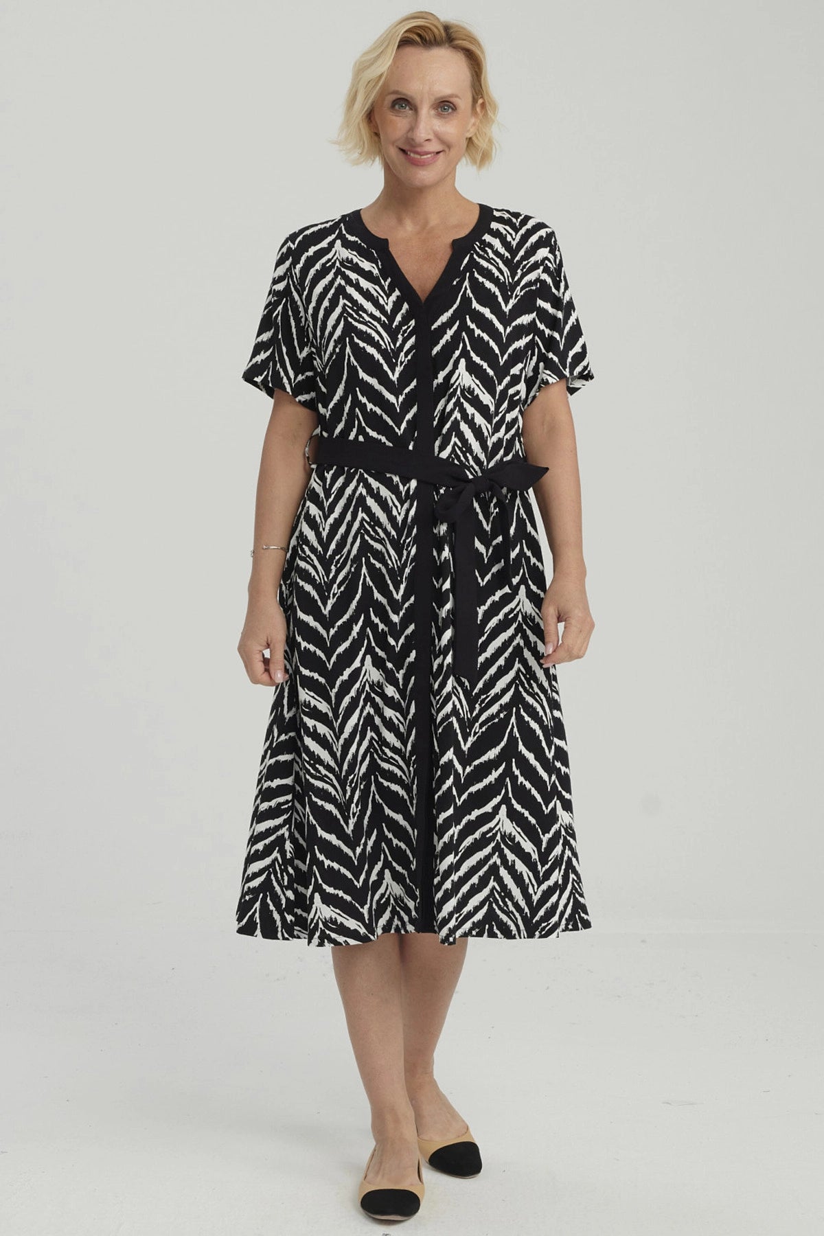 Vestido Mujer Con Cinturón Negro