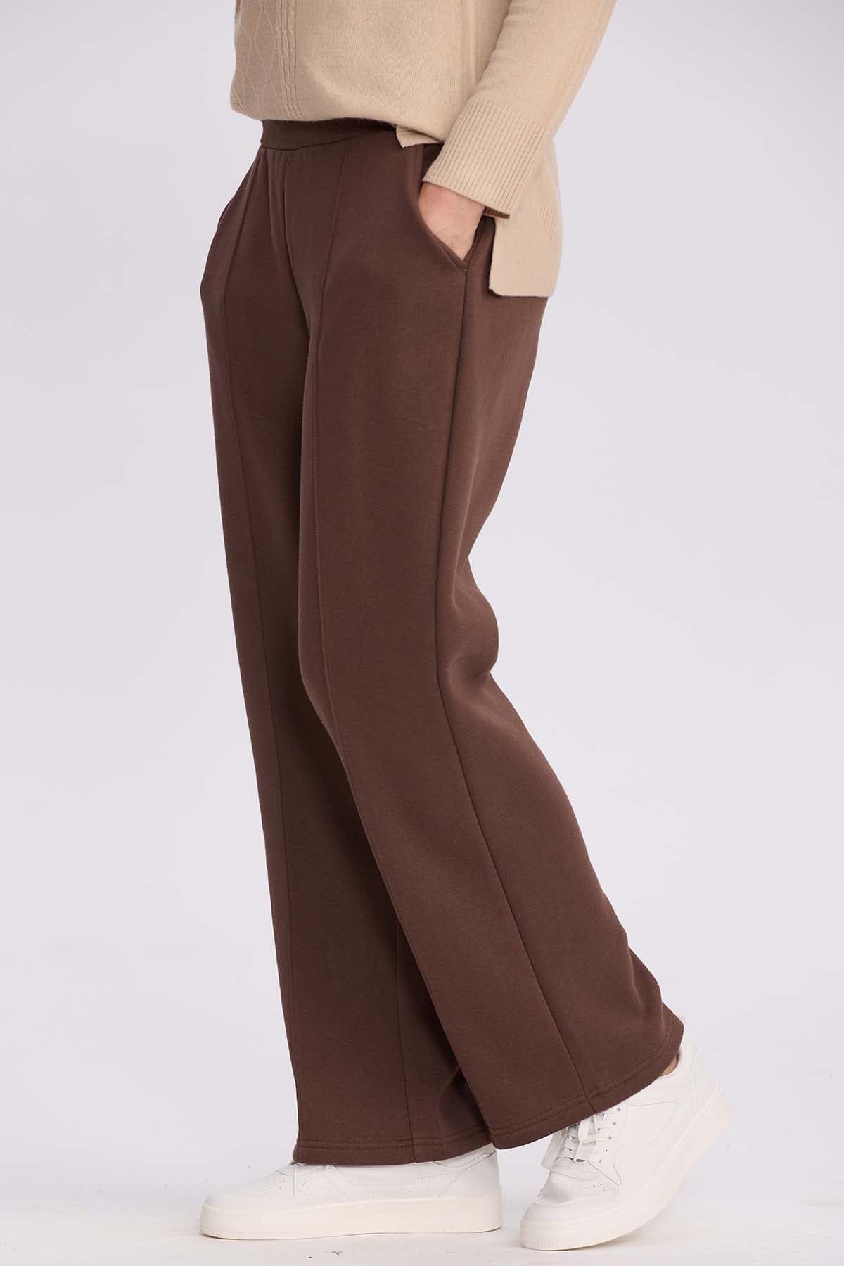 Pantalón Buzo Mujer Calce Recto Costura Delantera Cafe