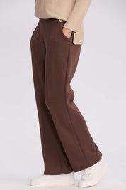 Pantalón Buzo Mujer Calce Recto Costura Delantera Cafe