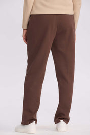 Pantalón Buzo Mujer Calce Recto Costura Delantera Cafe