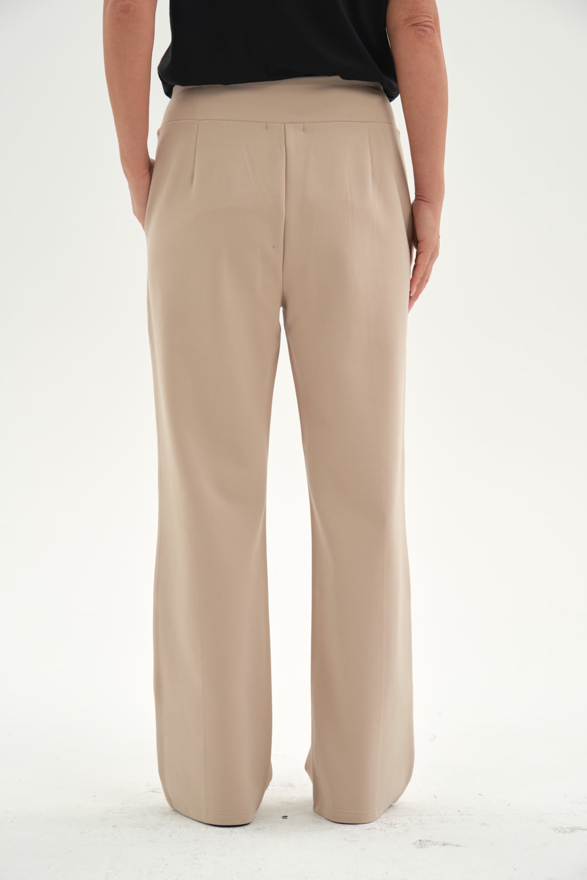 Pantalón Mujer Calce Recto Corte Delantero Beige