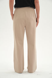 Pantalón Mujer Calce Recto Corte Delantero Beige