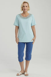 Polera Mujer Aplicación Cuello Celeste