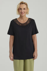 Polera Mujer Aplicación Cuello Negro