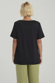 Polera Mujer Aplicación Cuello Negro