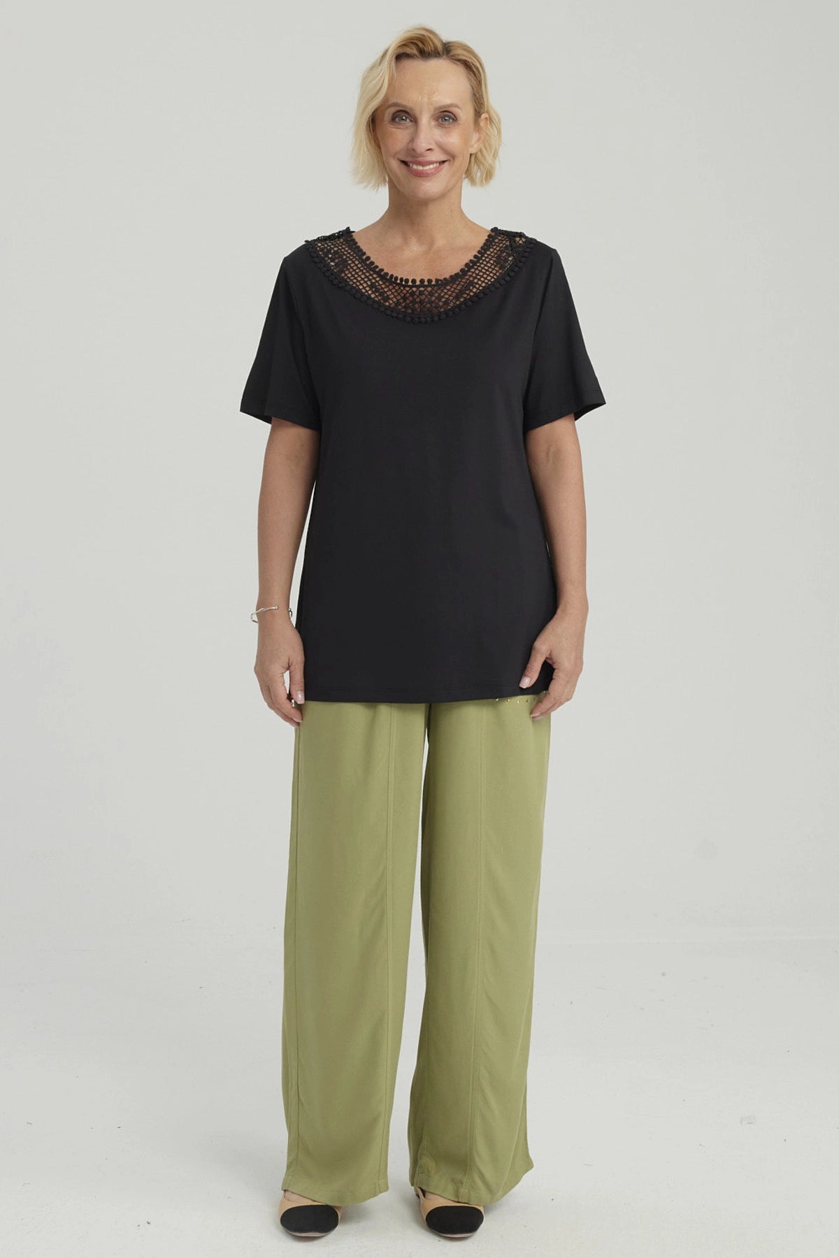 Polera Mujer Aplicación Cuello Negro