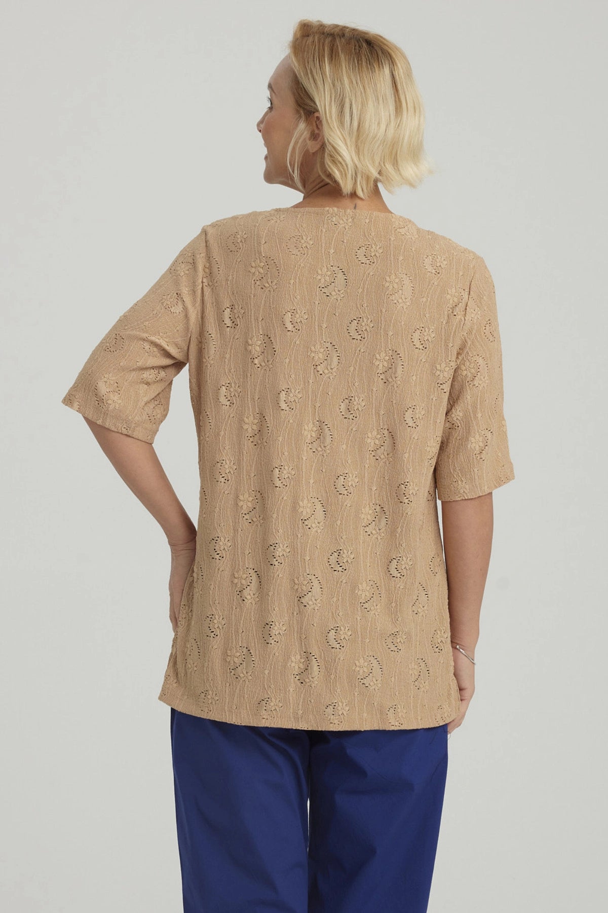 Polera Mujer Texturizada Beige Oscuro