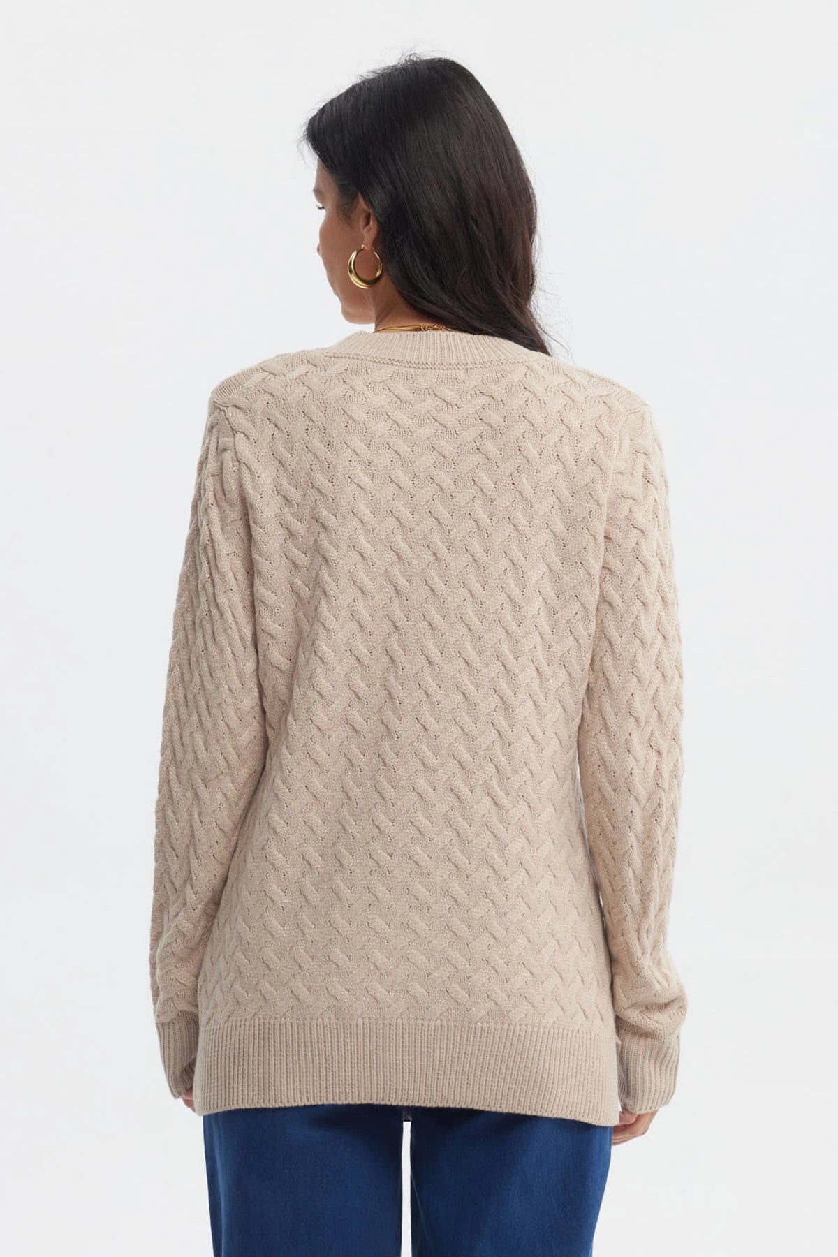 Sweater beige de mujer con tejido calado en patrón de espiga sin estampa diseño elegante y acogedor