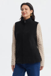 Chaleco polar negro mujer sin estampa cierre frontal y cuello alto ideal para abrigarse en días fríos