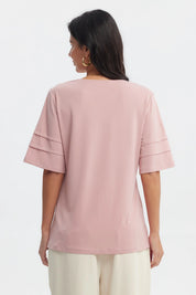 Polera mujer palo rosa de textura suave con mangas cortas y cuello en V sin estampa lisa