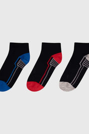 Calceta deportiva niño tripack azul con detalles en rojo y gris sobre fondo blanco