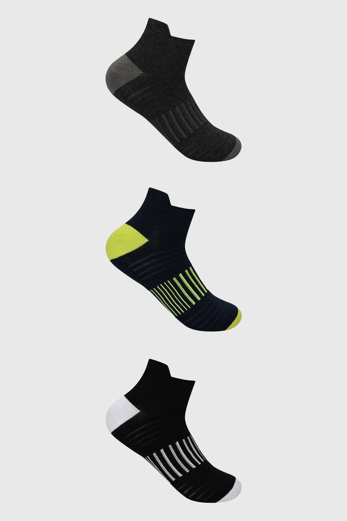 Tripack de calcetas deportivas negras para hombre con detalles en gris verde y blanco diseño de líneas en el empeine