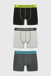 Trío de boxers cortos para hombre en gris con cinturilla elástica en negro y verde con texto UNDERWEAR en la parte superior
