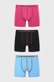 Boxer hombre triapack en violeta negro y azul claro con elástico visible texto UNDERWEAR estampado en la pretina