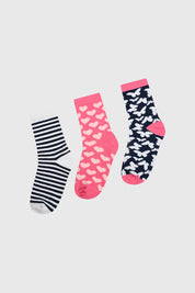 Calcetines niña tripack fucsia con corazones y rayas en estilo gráfico divertido y colorido